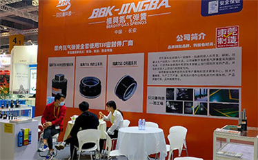 模具中氮氣彈簧使用必須注意的事項?。。?/></div>
<div   id=